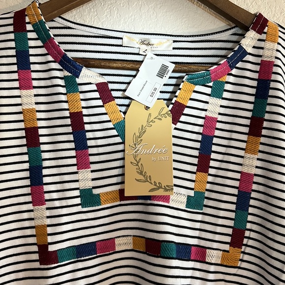 Andrew by unit large women’s black&white striped sweater,design in front&back . - Picture 5 of 6